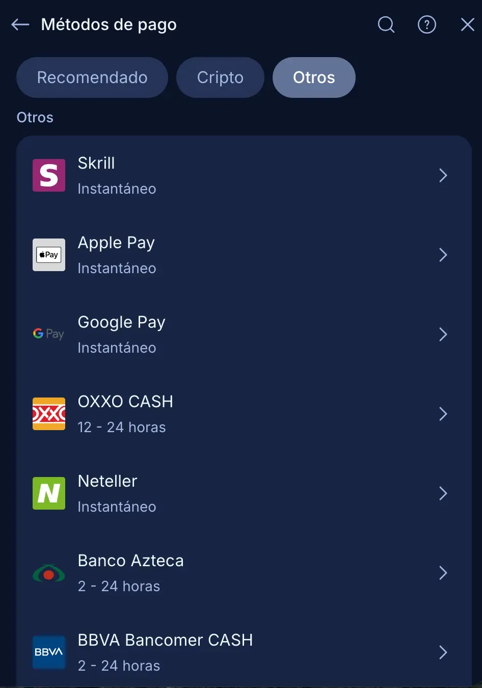 Pestaña Otros de la caja de IQ Option con Skrill, Apple Pay, Google Pay, OXXO CASH, Neteller, Banco Azteca y BBVA Bancomer CASH