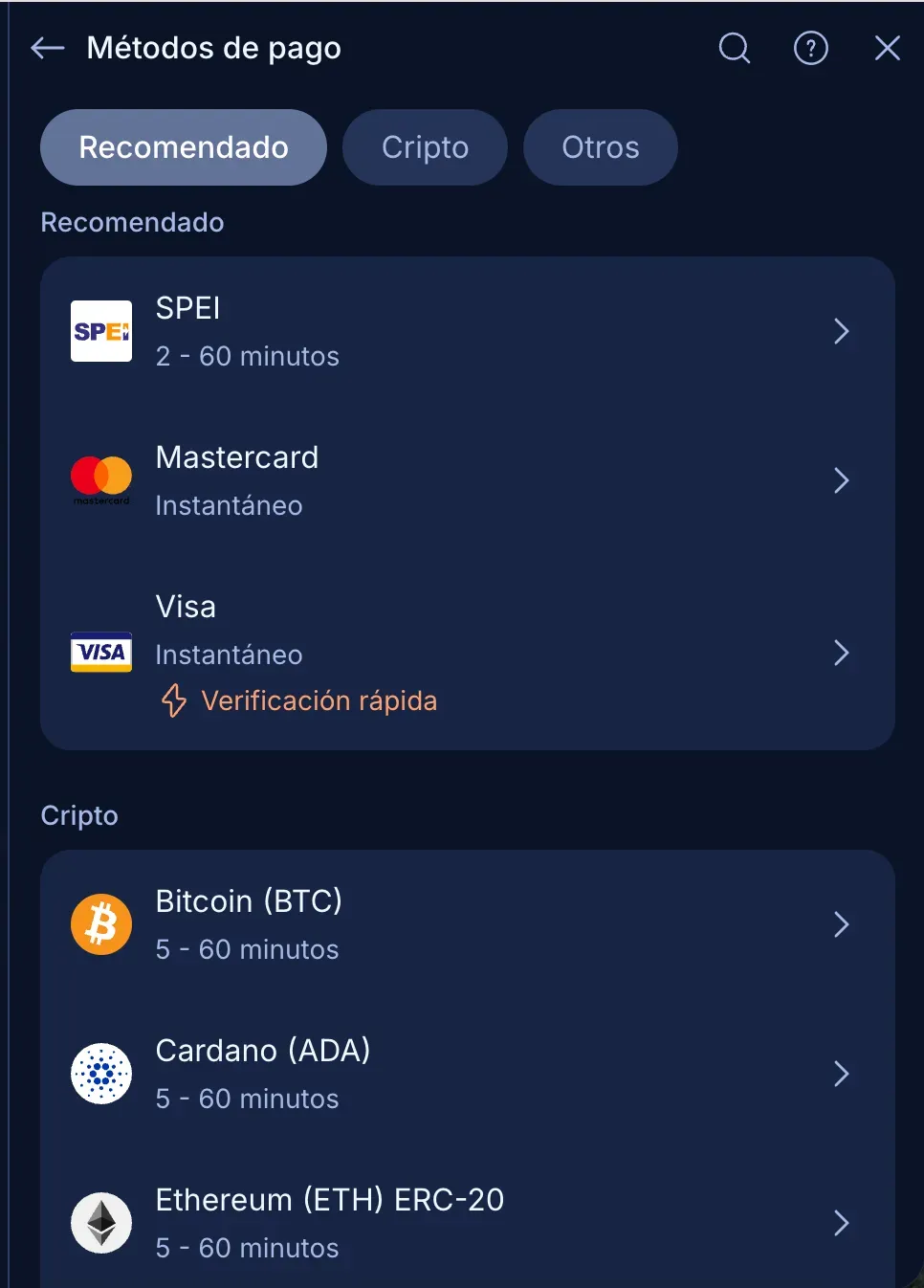 Pestaña Recomendado de la caja de IQ Option con SPEI, Mastercard y Visa, y el inicio de la lista de criptomonedas